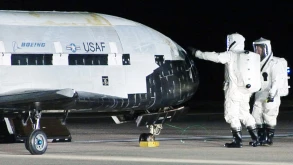 Το μυστηριώδες σκάφος X-37B επέστρεψε στη Γη