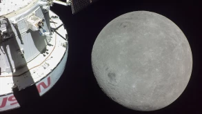 Η κάψουλα Orion πέρασε σε απόσταση αναπνοής από τη Σελήνη (ΒΙΝΤΕΟ)