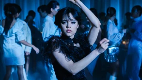 Wednesday: Η Jenna Ortega της σειράς του Netflix γράφει ιστορία