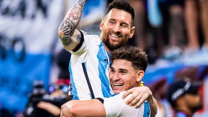 Η viral φωτογραφία του Μουντιάλ: Η selfie του Alvarez με τον Messi πριν 10 χρόνια