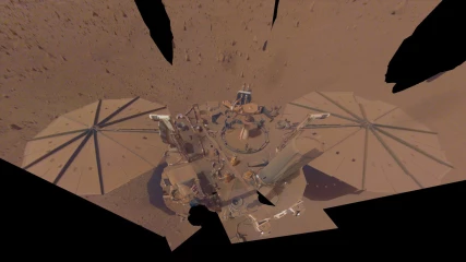 Το InSight μας αποχαιρετά με μία τελευταία φωτογραφία - Το κατάπιε η σκόνη του Άρη