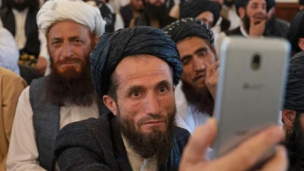 Οι Ταλιμπάν ξεκίνησαν να αγοράζουν μπλε τικ στο Twitter
