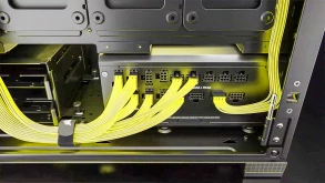 Η Corsair επιτέλους το έκανε: Το πρώτο τροφοδοτικό που τα καλώδια βγαίνουν από το πλάι!