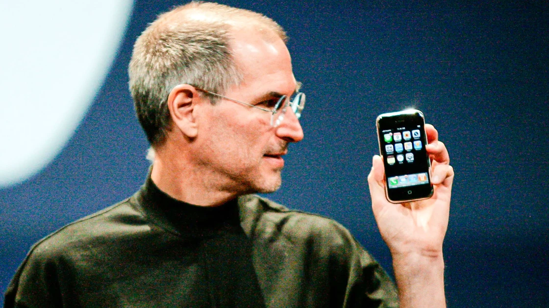 The woman who kept the first iPhone of 2007 closed gave him an amazing amount!