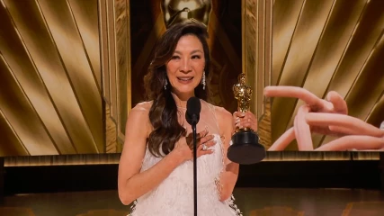 Oscars 2023: Η συγκίνηση της Michelle Yeoh που έγραψε ιστορία με την βράβευσή της (ΒΙΝΤΕΟ)