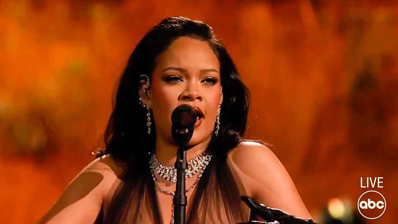 Oscars 2023: Συγκλονιστική η Rihanna που ερμήνευσε ζωντανά το κομμάτι “Lift Me Up“ (ΒΙΝΤΕΟ)