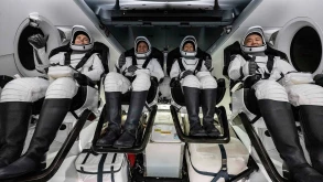 Η αποστολή της SpaceX που έγραψε ιστορία επέστρεψε στη Γη
