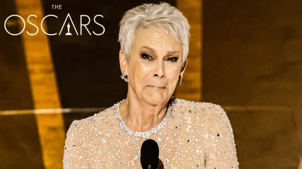 Oscars 2023: Ξέσπασε σε κλάματα η Jamie Lee Curtis πάνω στη σκηνή
