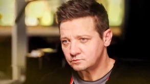 Jeremy Renner: “Λύγισε“ στην πρώτη του τηλεοπτική συνέντευξη μετά το ατύχημα - “Θυμάμαι τα πάντα“
