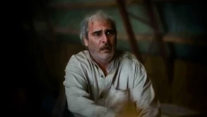 Beau is Afraid: Ο Joaquin Phoenix τα έχει χαμένα στο νέο trailer του πολυαναμενόμενου φιλμ
