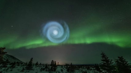 Μυστηριώδης σπείρα εμφανίστηκε πάνω από τον ουρανό της Αλάσκας (ΕΙΚΟΝΕΣ+ΒΙΝΤΕΟ)