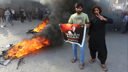 Το Πακιστάν έκοψε το internet αλλά αυτό δε σταμάτησε τις διαδηλώσεις