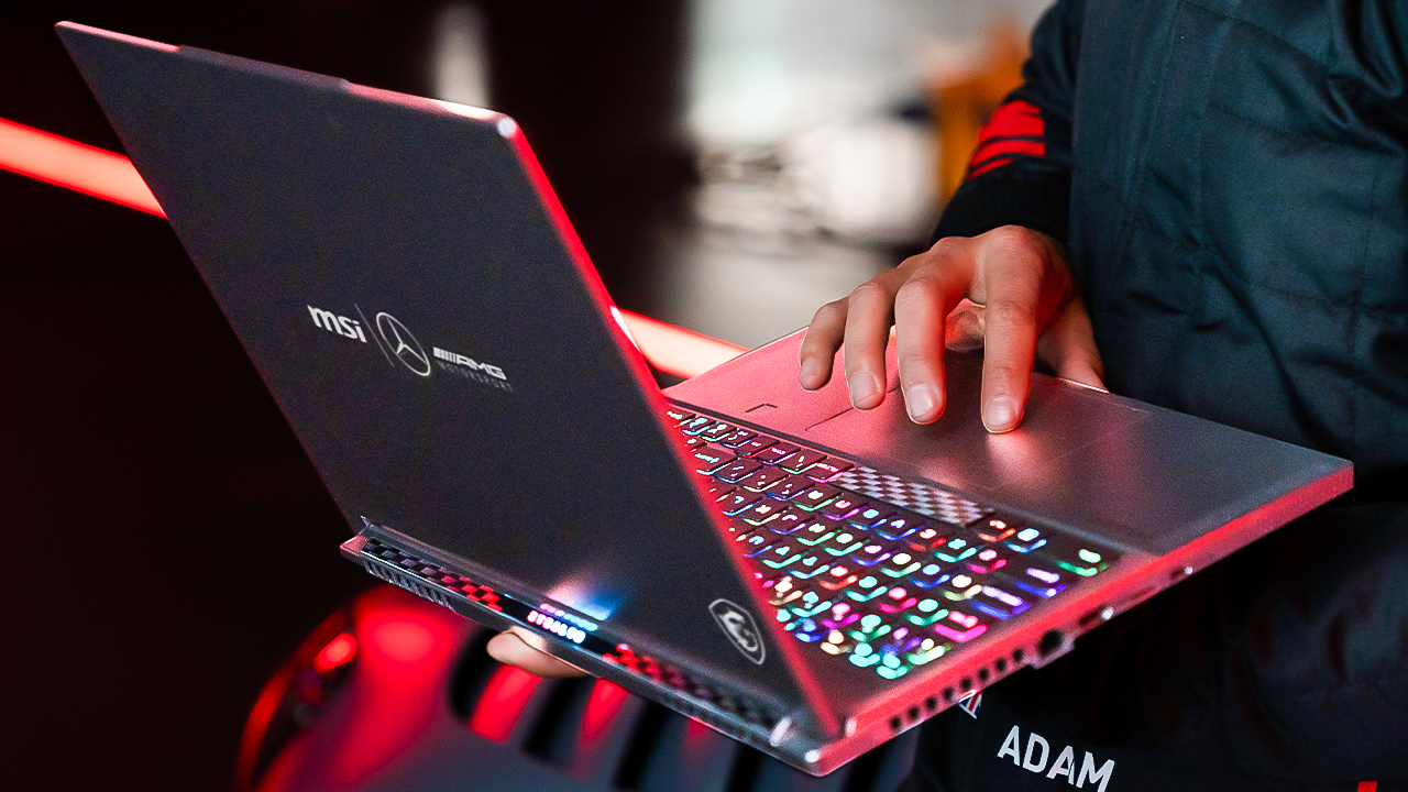 Η Mercedes έχει πλέον το δικό της laptop!