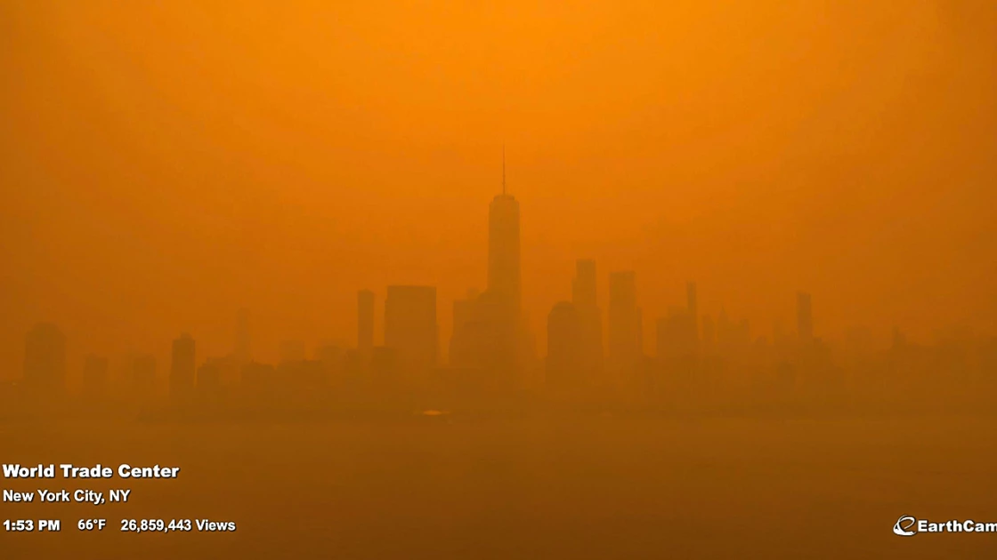 Η Νέα Υόρκη έγινε... πορτοκαλί - Δείτε τις απόκοσμες εικόνες και βίντεο
