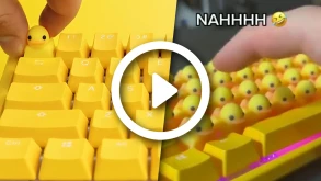 Τύπος γέμισε το πληκτρολόγιό του με keycaps “παπάκια” που βγάζουν ήχο – Δείτε το viral βίντεο