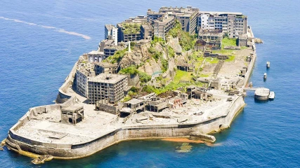 Hashima: Το νησί-φάντασμα στην Ιαπωνία που κάποτε ήταν το πιο πυκνοκατοικημένο μέρος του πλανήτη