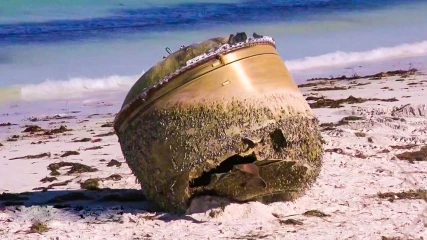 Αυστραλία: Άγνωστο κυλινδρικό αντικείμενο ξεβράστηκε σε παραλία - Φρουρείται από αστυνομικούς