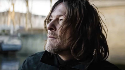 Ο Norman Reedus ψάχνει τρόπο να γυρίσει σπίτι του στο νέο βίντεο του The Walking Dead: Daryl Dixon