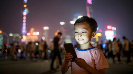 Η Κίνα θέλει να περιορίσει τη χρήση smartphone από παιδιά στα 40 λεπτά τη μέρα