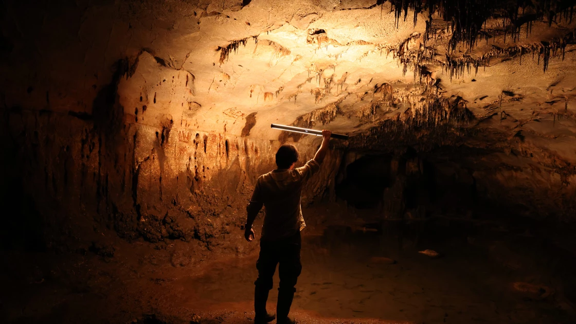 Ανακαλύφθηκε τεράστια σπηλιά με προϊστορικές τοιχογραφίες (ΕΙΚΟΝΕΣ)