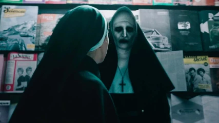 The Nun II: “Σκίζει” η συνέχεια της Καλόγριας σε παγκόσμιο επίπεδο
