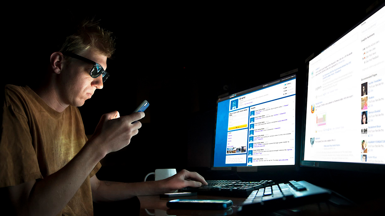 Πόσο εθισμένοι είστε στο internet; - Δείτε τις 5 κατηγορίες που διακρίνουν οι επιστήμονες
