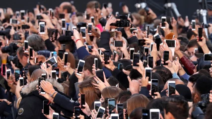 Πόσοι άνθρωποι έχουν smartphones σε όλο τον κόσμο;