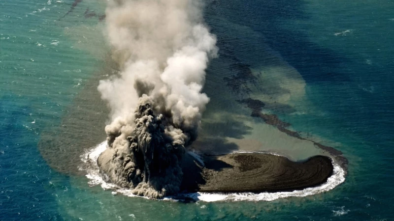 Η Ιαπωνία απέκτησε καινούριο νησί μετά από έκρηξη υποθαλάσσιου ηφαιστείου (ΕΙΚΟΝΕΣ+ΒΙΝΤΕΟ)