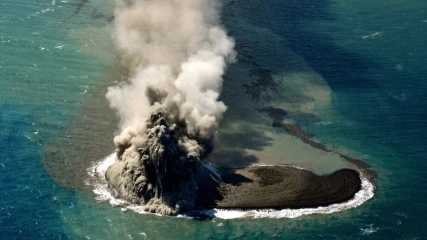 Η Ιαπωνία απέκτησε καινούριο νησί μετά από έκρηξη υποθαλάσσιου ηφαιστείου (ΕΙΚΟΝΕΣ+ΒΙΝΤΕΟ)
