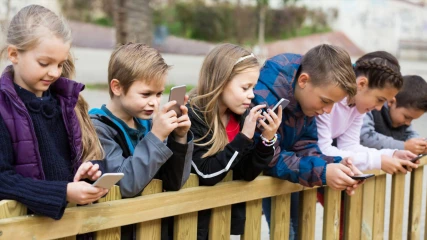 Ανοίγει ο δρόμος για μηνύσεις σε social media κολοσσούς για την ασφάλεια των παιδιών