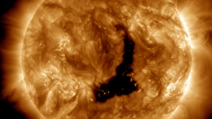 Μία τεράστια τρύπα εμφανίστηκε στον Ήλιο (ΕΙΚΟΝΕΣ)