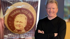 Το PlayStation λέει αντίο στον Jim Ryan με ένα ξεχωριστό δώρο και κεκάκια (ΒΙΝΤΕΟ)