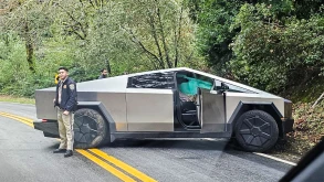 Το πρώτο καταγεγραμμένο ατύχημα με Tesla Cybertruck έγινε στις ΗΠΑ (ΦΩΤΟ+BINTEO)
