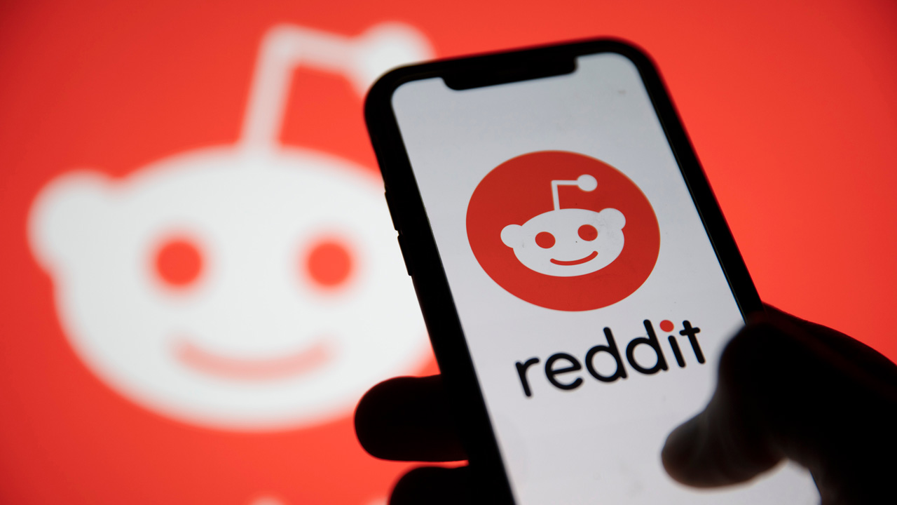 Το Reddit θα πουλάει δεδομένα χρηστών για να εκπαιδεύεται μια ΑΙ