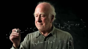 Peter Higgs: Ο πατέρας του “Σωματιδίου του Θεού“ πέθανε σε ηλικία 94 ετών
