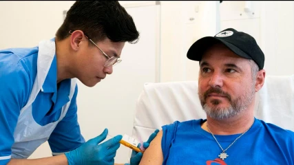 Αυτός είναι ο πρώτος ασθενής που έλαβε “προσωποποιημένο“ εμβόλιο κατά του καρκίνου του δέρματος