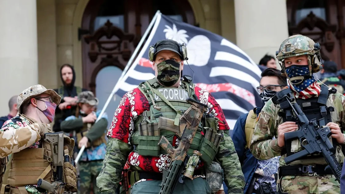 USA: More than 200 paramilitary groups are organized via Facebook