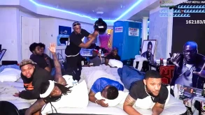 Ο Kai Cenat μπουγέλωσε τον Kevin Hart στο livestream του επειδή αποκοιμήθηκε - Δείτε το βίντεο