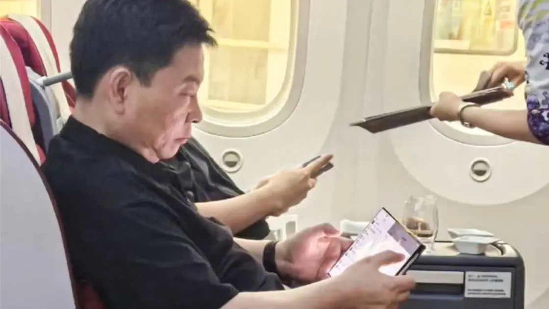 Former Huawei CEO Spotted With Strange Device (Photo)