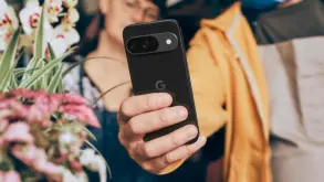 Η Google εκβίασε influencers για να χρησιμοποιήσουν το Pixel 9