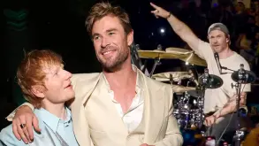 Γιατί ο Chris Hemsworth έπαιξε drums σε συναυλία του Ed Sheeran;
