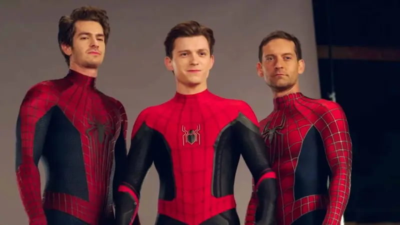 Tobey Maguire ή Tom Holland; Ο Andrew Garfield επιλέγει ποιος είναι ο καλύτερος Spider-Man!