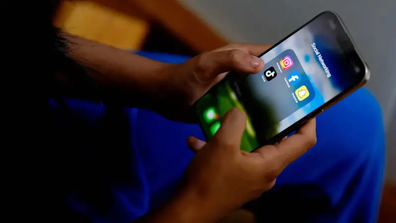 Η Αυστραλία απαγόρευσε τα social media για παιδιά κάτω των 16 ετών