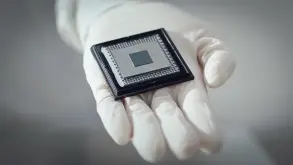 Νέο κβαντικό chip της Google κάνει σε 5 λεπτά υπολογισμούς που θα ήθελαν 10 επτάκις εκατομμύρια χρόνια!