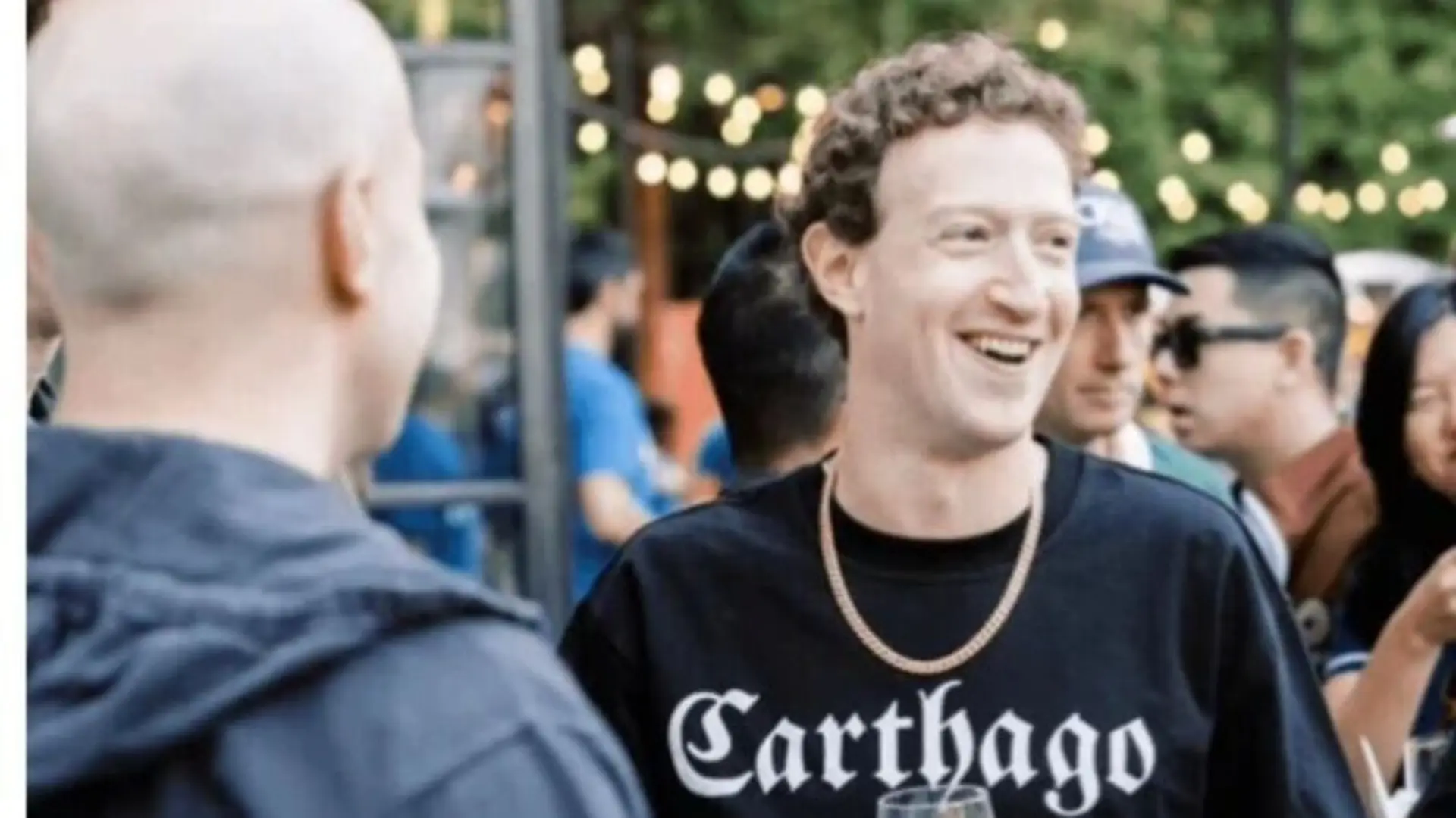 Ο Mark Zuckerberg πουλάει την επιχρυσωμένη αλυσίδα του