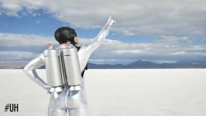 Καταπολέμηση των πυρκαγιών με τη χρήση jetpack από τους πυροσβέστες