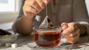 Το σακουλάκι από το τσάι απελευθερώνει δισεκατομμύρια μικροπλαστικά στο σώμα μας