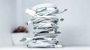 Το USB αλλάζει λογότυπο για να τελειώσει ο εφιάλτης με τα πολλά και μη συμβατά καλώδια!