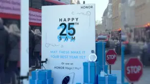 Η Honor τρολάρει την Samsung για το Galaxy S25 (ΒΙΝΤΕΟ)