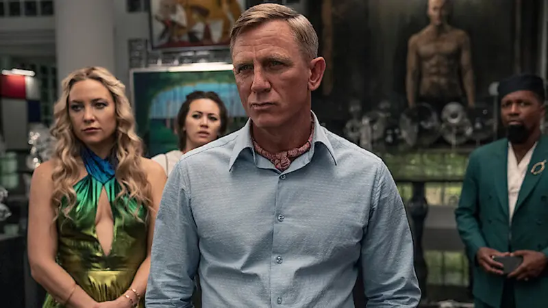 Αγνώριστος ο Daniel Craig στο Knives Out 3 του Netflix – Πρώτη ματιά στην ταινία